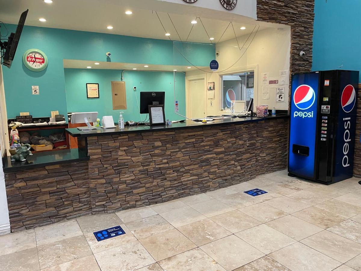 B&J Hotel And Apartments Pecos Luaran gambar