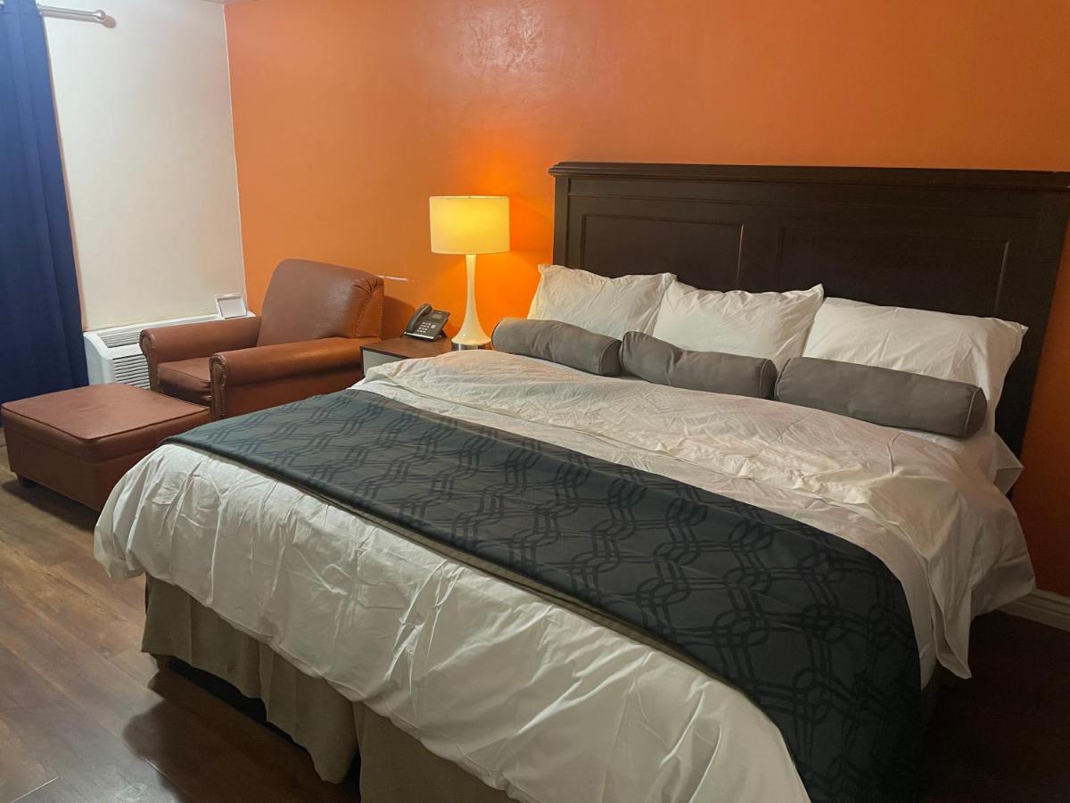 B&J Hotel And Apartments Pecos Luaran gambar