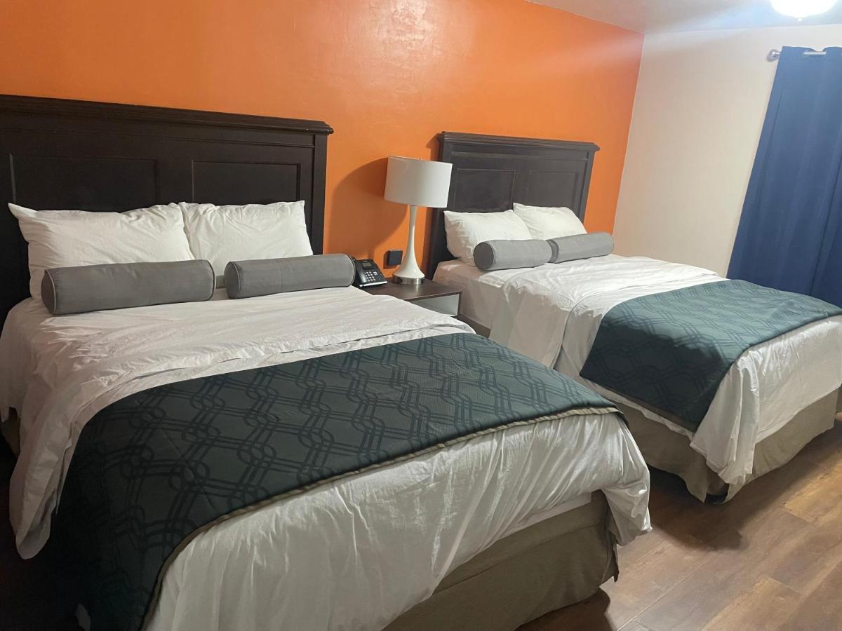 B&J Hotel And Apartments Pecos Luaran gambar