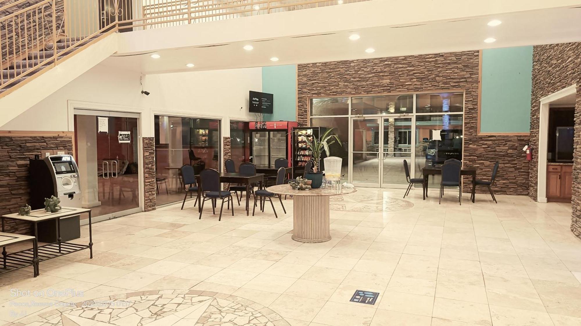 B&J Hotel And Apartments Pecos Luaran gambar