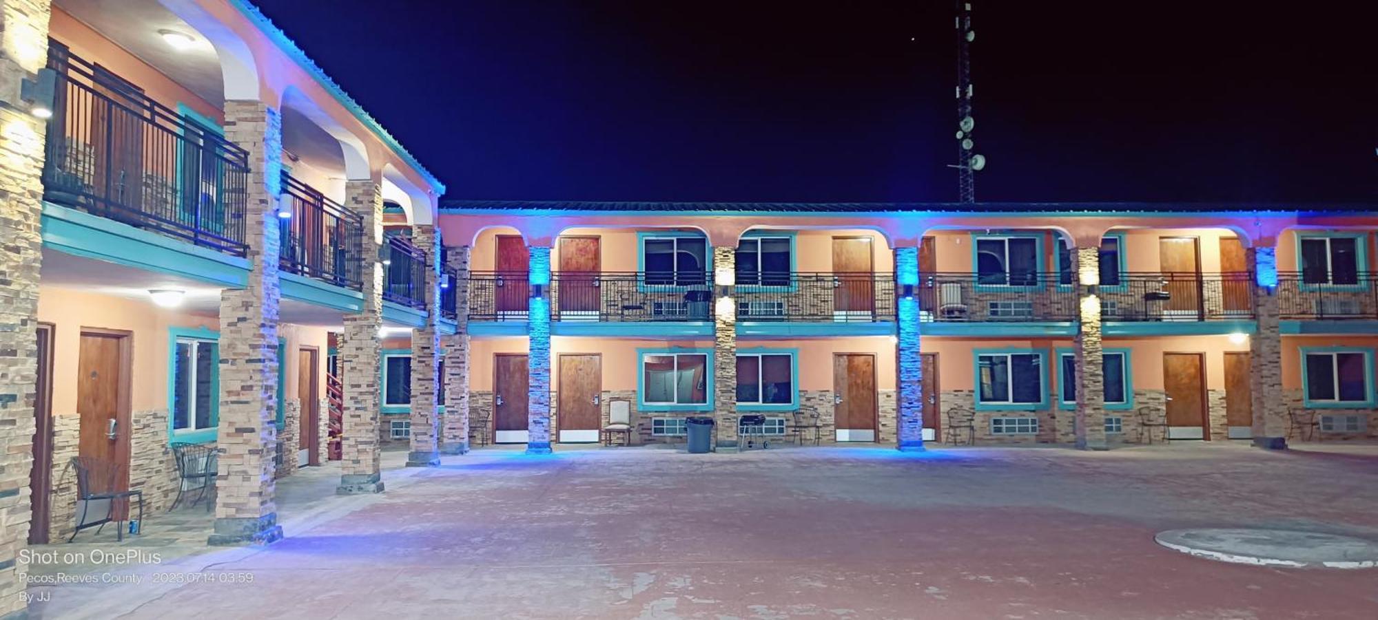 B&J Hotel And Apartments Pecos Luaran gambar