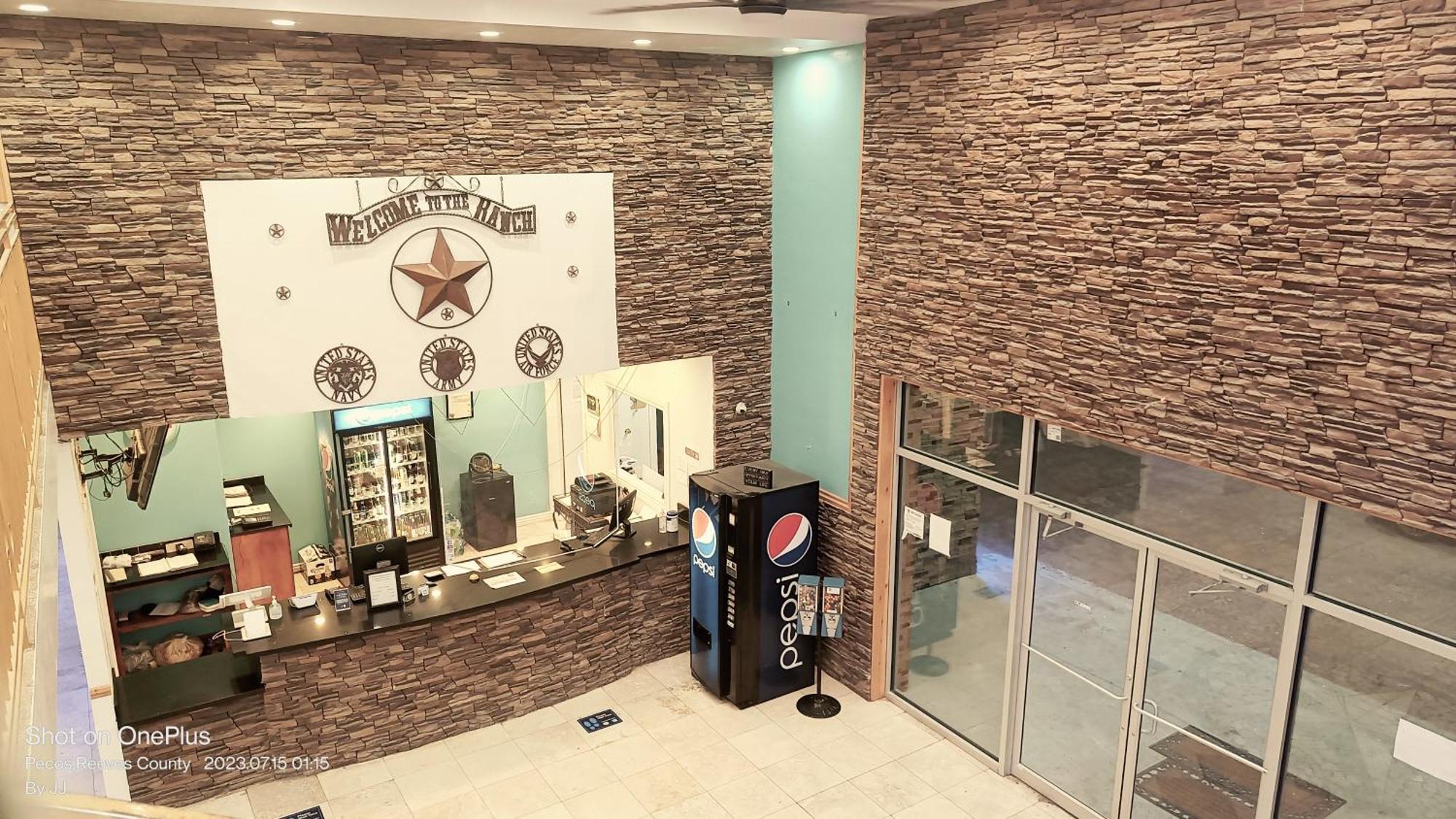 B&J Hotel And Apartments Pecos Luaran gambar