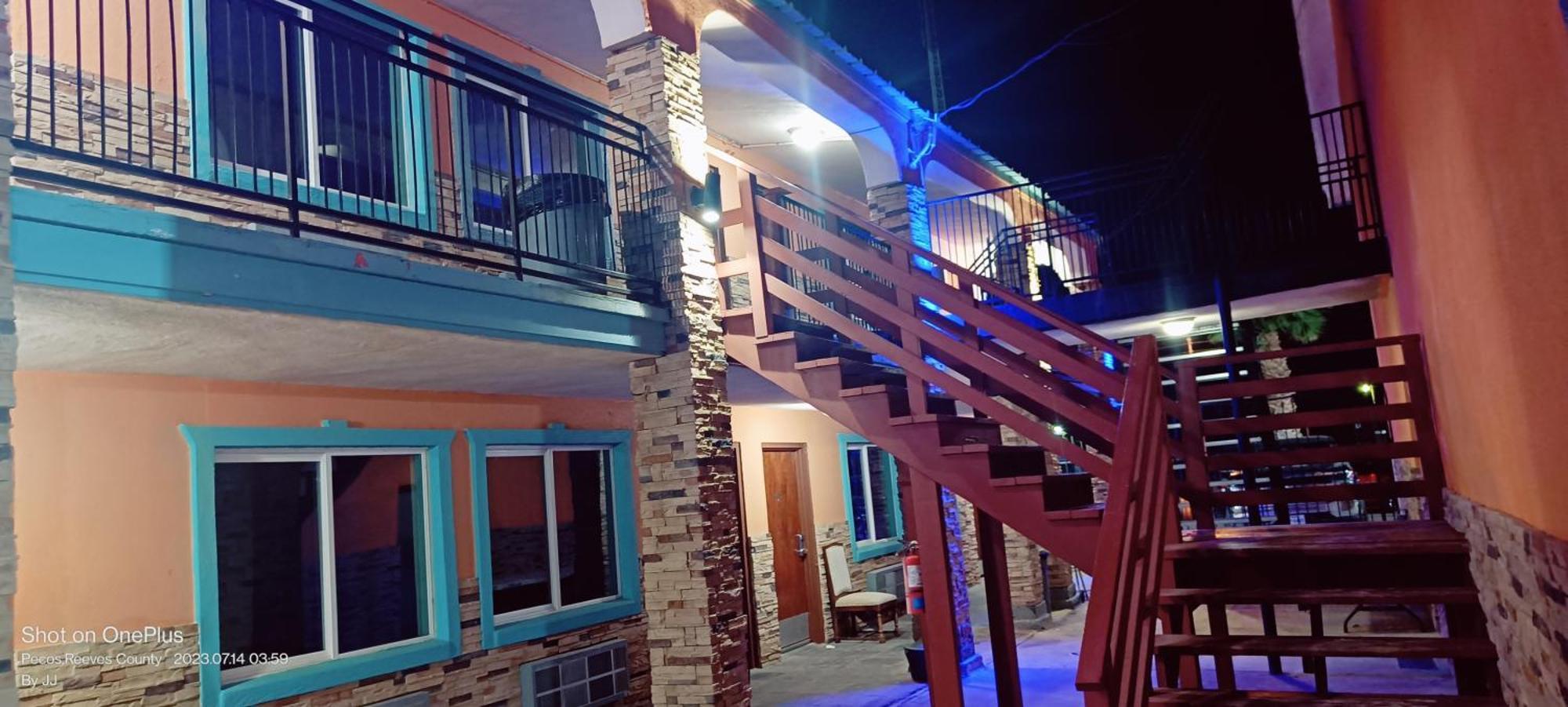 B&J Hotel And Apartments Pecos Luaran gambar