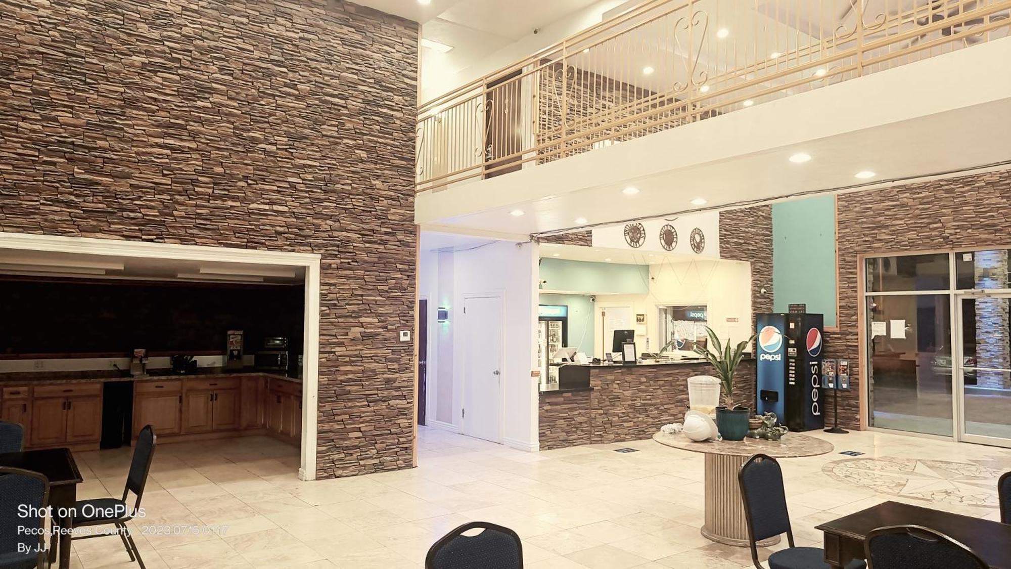 B&J Hotel And Apartments Pecos Luaran gambar