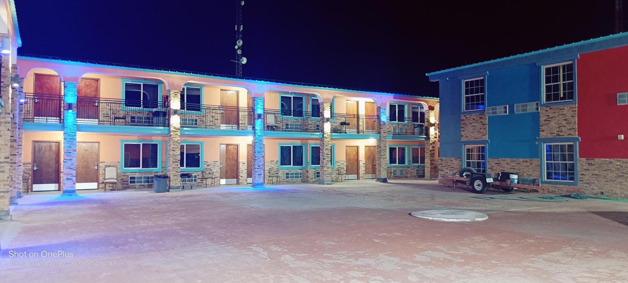 B&J Hotel And Apartments Pecos Luaran gambar