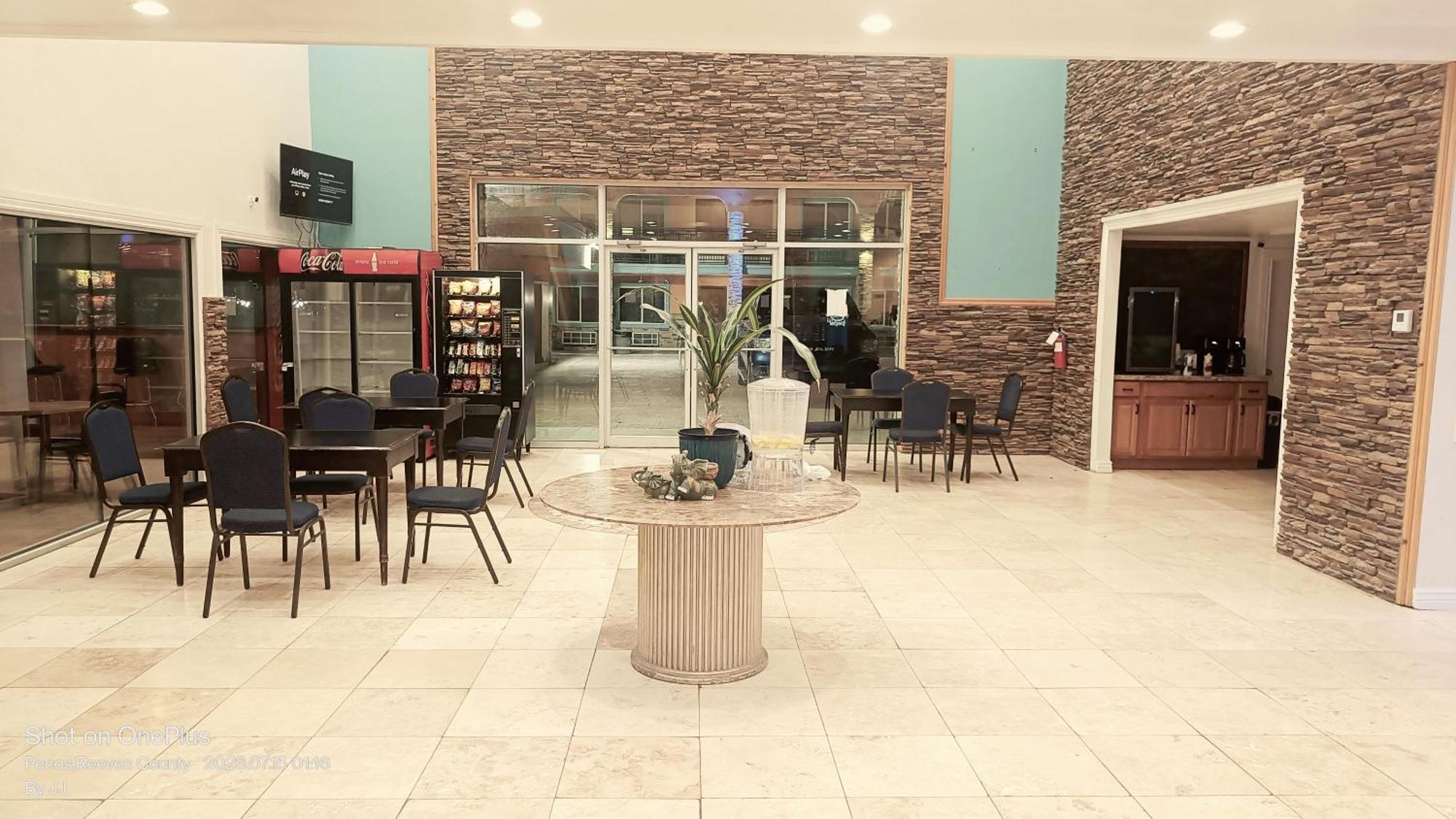 B&J Hotel And Apartments Pecos Luaran gambar