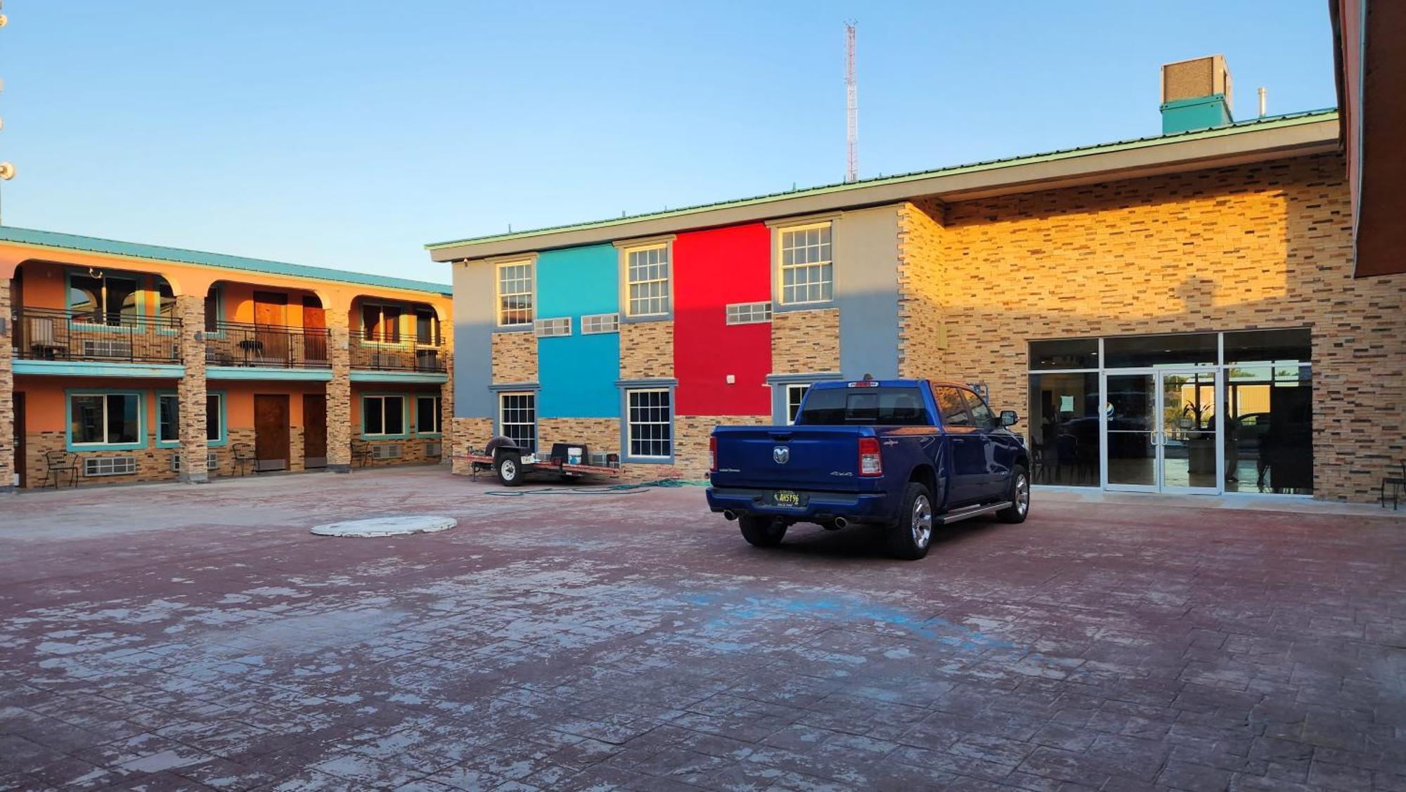 B&J Hotel And Apartments Pecos Luaran gambar