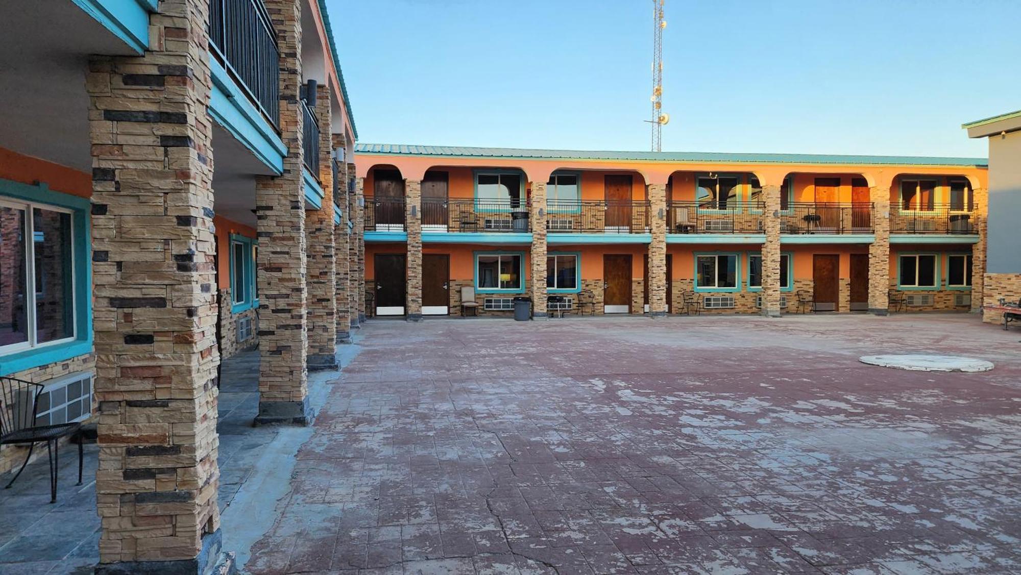B&J Hotel And Apartments Pecos Luaran gambar